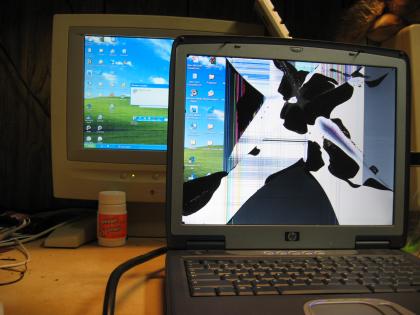 Cracked LCD on a HP Pavilion ZT1155